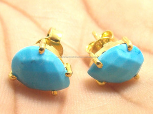 Boucles d'oreilles en forme de poire turquoise faites à la main avec CZ plaqué or pour les mariages et les fêtes - Product Image 3