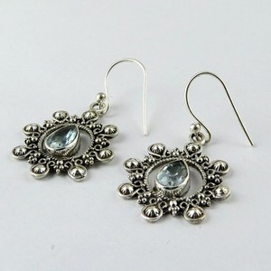 Pendientes con Dije de Topacio Azul Cielo, Plata de Ley 925, Hechos a Mano, Diseño Floral Bohemio Cristiano, Regalo para Boda, Compromiso, Fiesta - Product Image 3
