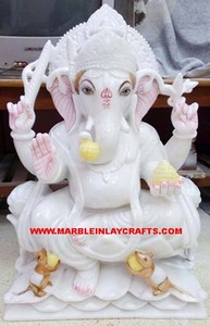 Estatua de Ganesha, el Dios Hindú, en mármol blanco, sentado sobre una flor de loto, con un hermoso trabajo de tallado hecho a mano, ideal para la decoración del hogar. - Product Image 2