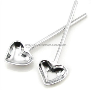 Vente flash : Ensemble de couverts écologiques en aluminium argenté 4 pièces, forme de cœur, pour salade, comprenant cuillère, fourchette, couteau, expédition immédiate - Product Image 1