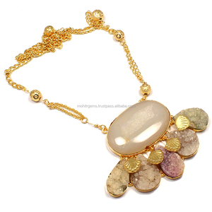 Collier en alliage plaqué or 22 carats avec fenêtre Sucre Druzy Chaîne perlée Agate pour cadeau de fête de mariage Style classique - Product Image 1