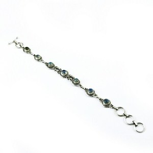 สร้อยข้อมือพลอยมูนสโตนสีขาวสวยงาม เงินแท้ 925 ประดับพลอยจาก Shri Ashapura Jewels สไตล์โบฮีเมียน คริสเตียน เครื่องประดับสำหรับทุกเพศ - Product Image 4