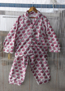 Conjunto de pijama infantil de tela estampada con bloques a mano de algodón al por mayor, camisa con botones y bolsillos en la cintura elástica, pantalón infantil, ropa de dormir de noche - Product Image 3