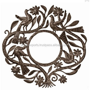 Espejos redondos colgantes de pared de Metal de diseño moderno hechos a mano artesanía decorativa para el hogar y el hotel con marco elegante - Product Image 1