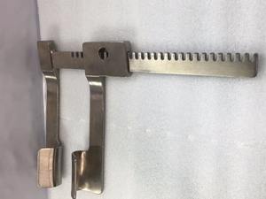 Retractor de Nervaduras Medianas Finocchieto con Hoja Fenestrada de Acero Inoxidable Alemán, Instrumento Quirúrgico Manual - Product Image 5