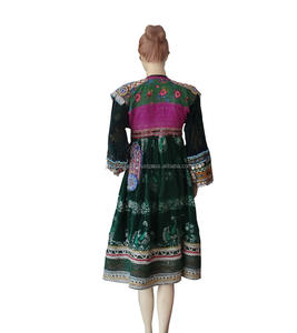 Vintage rara Kutchi vestido Bnajara estilo vestido hecho a mano - Product Image 3