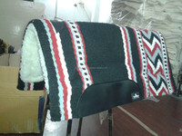 Tapis de selle Rider's Trust Reitsport, design personnalisé, tissé à la main, 100% laine mérinos, écologique, couleur et logo personnalisés.