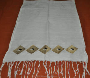 Écharpe de luxe en lin et coton tissé à la main motif imprimé et brodé - Product Image 3