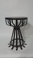 Table basse en métal de style industriel moderne, design personnalisé, avec plateau rond et base géométrique, pour le mobilier de salon