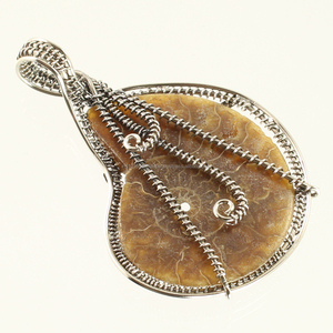 Bijou tendance, pendentif solitaire fin, ammonite naturelle, pierre précieuse de grande taille, fabrication artisanale, argent sterling massif 925, sertissage circulaire - Product Image 1