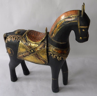 Cheval traditionnel indien antique avec une œuvre d'art exceptionnelle - Sculpture en bois artisanale
