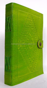 Journal en cuir vert foncé fait à la main de taille B5 avec fermeture à bouton Cadeau de style couverture rigide de conception traditionnelle pour les écrivains passionnés - Product Image 3