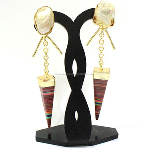 Pendientes colgantes de cono largo de declaración de moda vintage con cadena de perlas de agua dulce elegante y elegante - Product Image 2