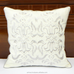 Dekorativer Kissen bezug aus besticktem Leinen mit Barock muster - Product Image 3