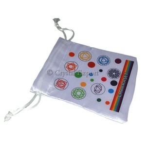 Magnifique pochette en velours de couleur avec impression Chakra sur fond blanc : Pochette en velours la plus vendue - Product Image 1
