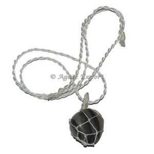 Pendentif en pierre de Sulemani Onyx noir plaqué or avec agate comme pierre principale - Product Image 1