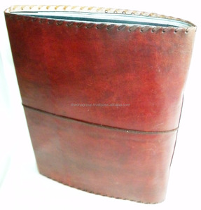 Venta al por mayor álbum de fotos de cuero en relieve con cierre de correa diseño de puntada lateral - Product Image 2