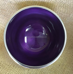 Cuenco decorativo de metal con acabado exterior texturizado y pieza duradera elegante interior púrpura brillante para servir o decorar el hogar - Product Image 2