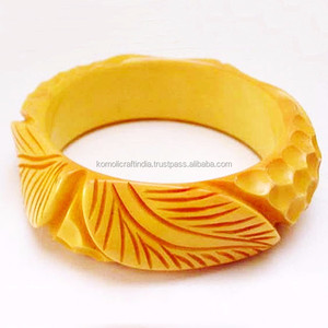 Pulsera de resina trenzada, joyería tallada, diseño vintage hecho a mano - Product Image 2