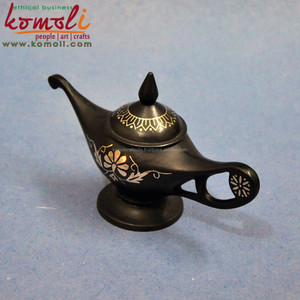 Lampe antique noire gravée en argent, vase en métal artisanal fait à la main pour la décoration intérieure, accent décoratif de style vintage - Product Image 4