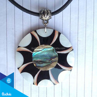 Bijoux pendentifs en résine coquillage pour enfants Budivis du fabricant