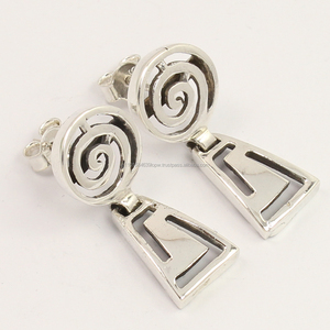 Colección fascinante Pendientes de tuerca Pure 925 Joyas de plata esterlina sólida Liso Sin piedra Proveedor exportador Joyería fina - Product Image 2