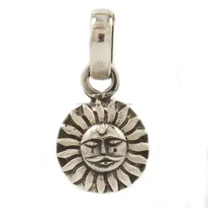 Pendentif religieux Surya en argent sterling 925, simple, pour toutes les occasions, fait à la main, bijoux fins pour femmes, certifié par un tiers - Product Image 1