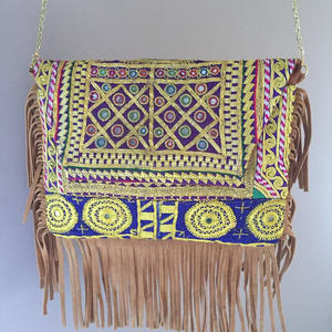 Sac à bandoulière de haute couture traditionnel Banjara, artisanat ethnique inspiré du style bohème, broderie - Product Image 1