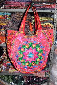 กระเป๋าสะพายไหล่ปักลายแบบชนเผ่าอินเดีย,กระเป๋าถือกระเป๋าโท้ทกระเป๋าม้งแบบปักกระเป๋าเงินแบบชนเผ่าขนาดใหญ่ขายส่ง - Product Image 3