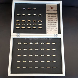 Caja de madera de demostración de banda de boda de oro de 14k - Product Image 2