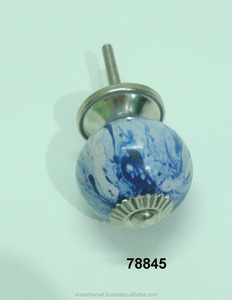 Perillas de madera pintadas a mano de diseño único para cocina y gabinete - Product Image 1