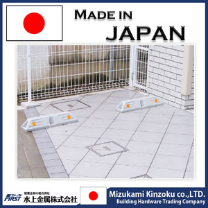 ตัวกั้นยางรถยนต์ที่ใช้ในลานจอดรถ ติดตั้งด้วยสลักยึด - Product Image 3