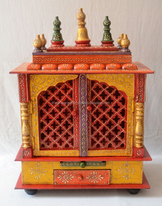 Temple en bois indien magnifiquement peint à la main en bois de qualité supérieure avec fenêtre et tiroirs pour suspension murale et dessus de table - Product Image 3