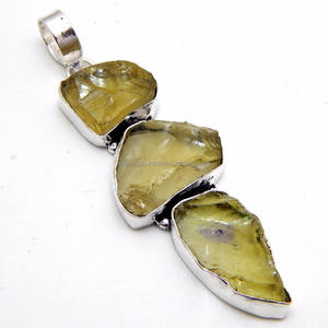 Pendentif de style classique en argent sterling 925 bijoux à la mode avec pierre précieuse brute de quartz citrine pour les occasions de fête - Product Image 1