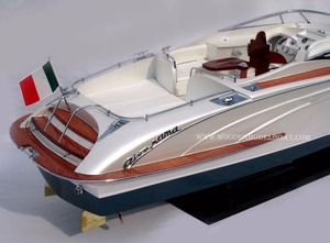 Bateau de vitesse en bois rivama, modèle platine, livraison rapide - Product Image 3