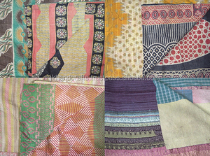 Couette Kantha Vintage faite à la main en gros - Product Image 3