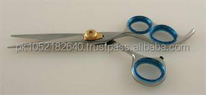 Tijeras de Peluquería de Acero Inoxidable de Primera Calidad con Diseño de Tres Orificios para Dedos para un Corte, Peinado y Acabado Precisos - Product Image 4