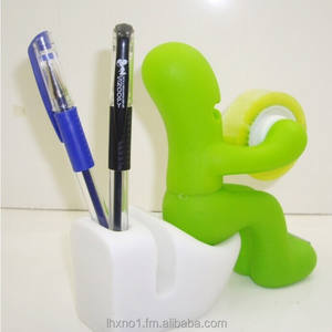 2015 divertido baño de diseño niño dispensador de cinta de sostenedor de la pluma con el titular de la tarjeta/interesante gadget para la oficina en casa/regalo del festival - Product Image 1