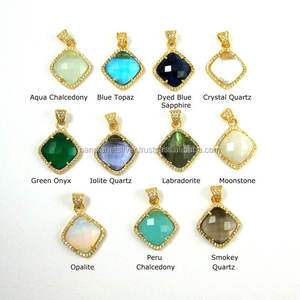 Pendentif de fiançailles plaqué or pour enfants, en forme de coussin, serti pavé - Product Image 1