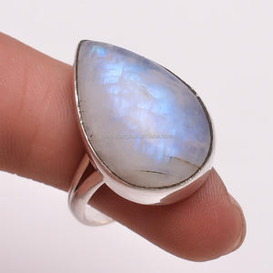 Bague en pierres précieuses en argent sterling massif 925 bijoux antiques en pierre de lune arc-en-ciel naturel pour mariage directement du fournisseur - Product Image 1
