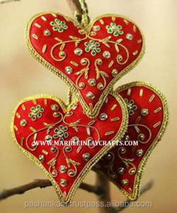 Personalizar en forma de corazón Zari & Beaded Work Adornos colgantes de Navidad hechos a mano muy exclusivos para decorar y productos de uso para dotados - Product Image 1