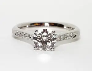 High Quality Exclusive Design White Diamond Wedding Engagement Ring