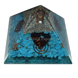 Pyramides d'Orgone en Agate Turquoise avec Point de Cristal Sculpté Feng Shui Gemstone Art Collectible d'Inde - Product Image 1