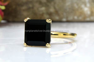 Anillo de Compromiso y Boda de Plata de Ley con Ónix Negro Cuadrado Engastado en Puntas para Mujer - Product Image 2