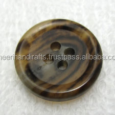 Bouton de finition personnalisé en corne de vache Prix d'usine Bouton en corne de qualité supérieure avec trous ronds Bouton en corne véritable fait à la main - Product Image 4