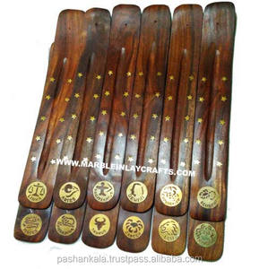 Porte-encens en bois faits à la main - Product Image 1