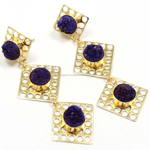 Boucles d'oreilles Druzy en Agate 3 rondes faites à la main Petit Huggie avec des motifs de Zircon pour les fêtes, les mariages et les fiançailles - Product Image 1