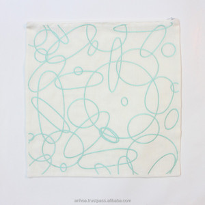 Soyut daire işlemeli yastık kılıfı - Product Image 2