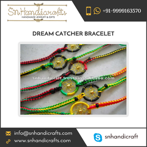 L'art du bracelet attrape-rêves tressé en corde de chanvre, magnifiquement conçu et fait main - Product Image 1