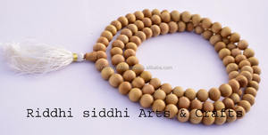 Collier de perles artisanales en bois de santal Mala chinois Parfum boisé doux écologique Perles en bois de qualité supérieure Marque Riddhi Siddhi - Product Image 3